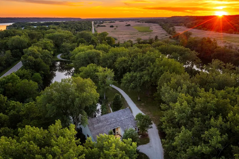 Private 200-Acre Estate Near Starved Rock - Image 1