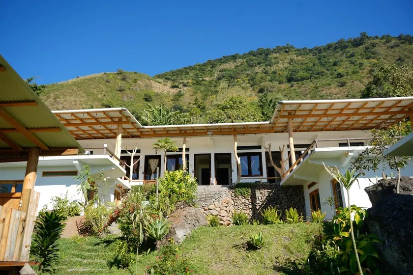 Lake & Volcan Views, 5 Mins to magical lake Access - Image 1