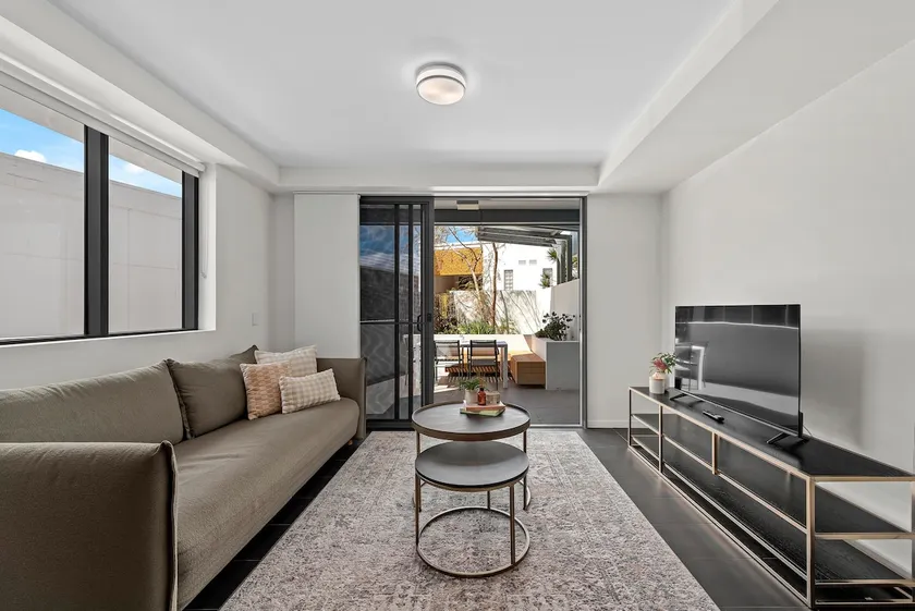 Stylish Ground Floor Apt w/ Pool, Gym & Car Park - Image 1