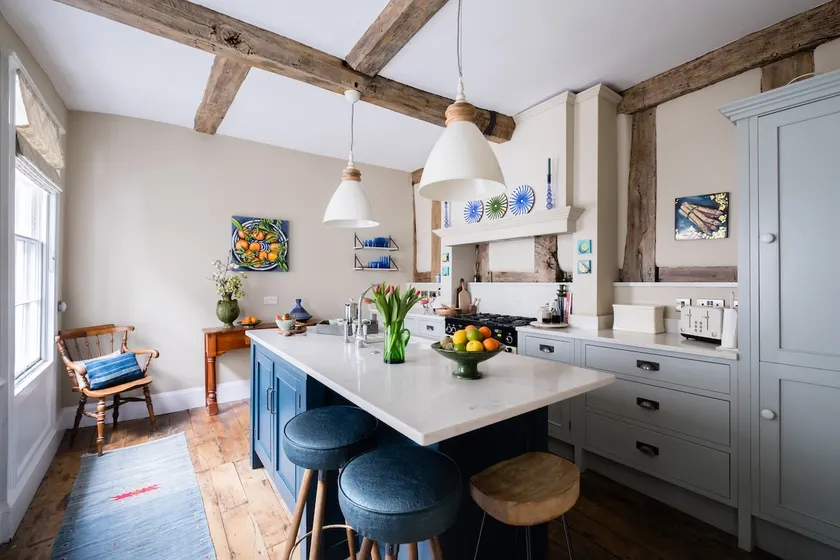 Luxury Spacious Townhouse on Wyle Cop - Image 1
