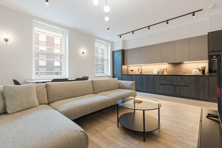 Spacious 3BR, 2BA – 1min to Tube, Sleeps 7 - Image 1