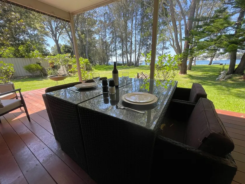 Lake House Escape - Lake Front Couples Retreat! - Image 1