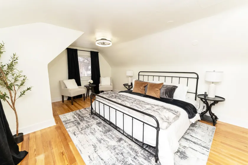 Newly Renovated Gem close to Casino! - Image 1