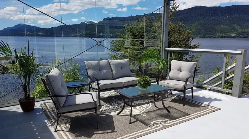Oceanfront Guesthouse - Image 1