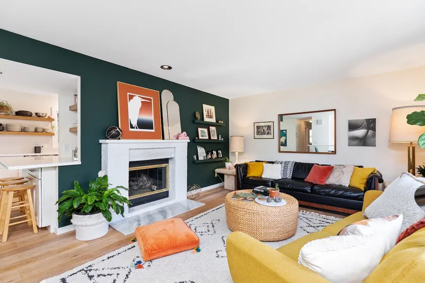 Dreamy Home, Cedar Sauna, Gas Fireplace, Patio - Image 1