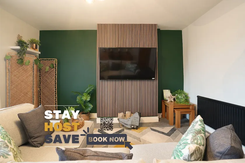 Modern 3 Bed Home | FREE Parking, Ideal for Group - Image 1