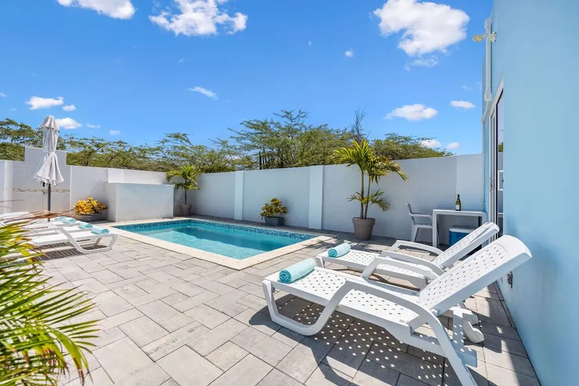 Amazing 2BR SuitePoolPatioBBQ5 min-Palm Beach - Image 1