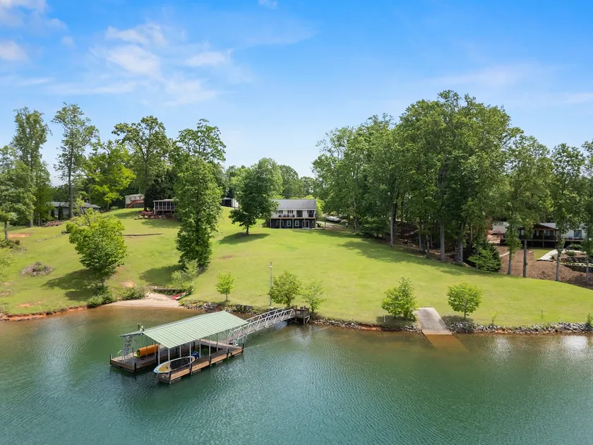 Johnsons Cove - Lakefront Retreat With EV Charger - Image 1