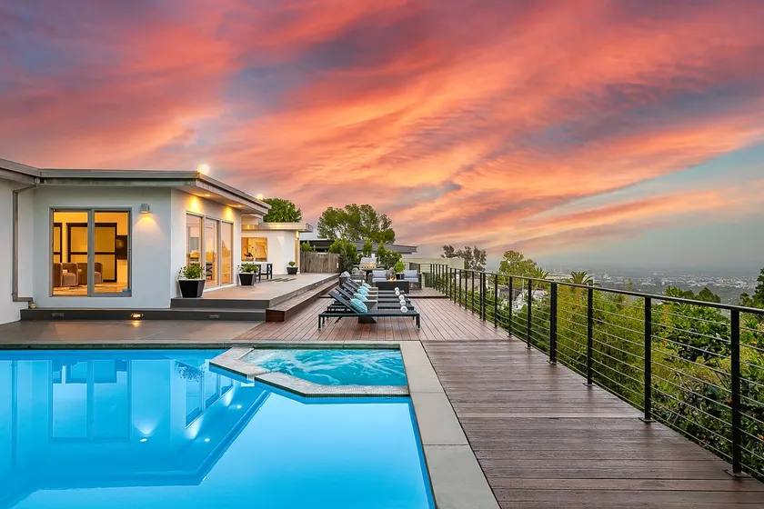 Modern 1BR near Beverly Hills w/ Pool & Parking - Image 1