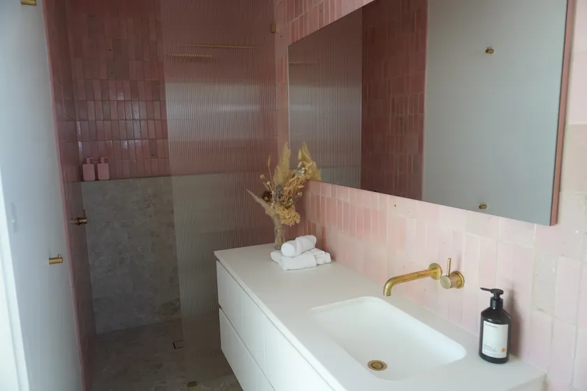 Private bungalow - Image 1