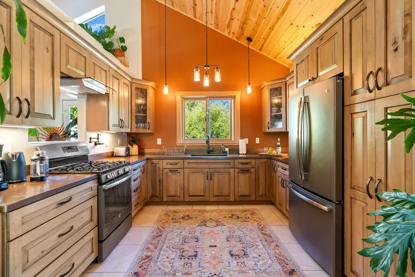 Compass Rose: Outdoor Shower+Private Hiking Trail - Image 1