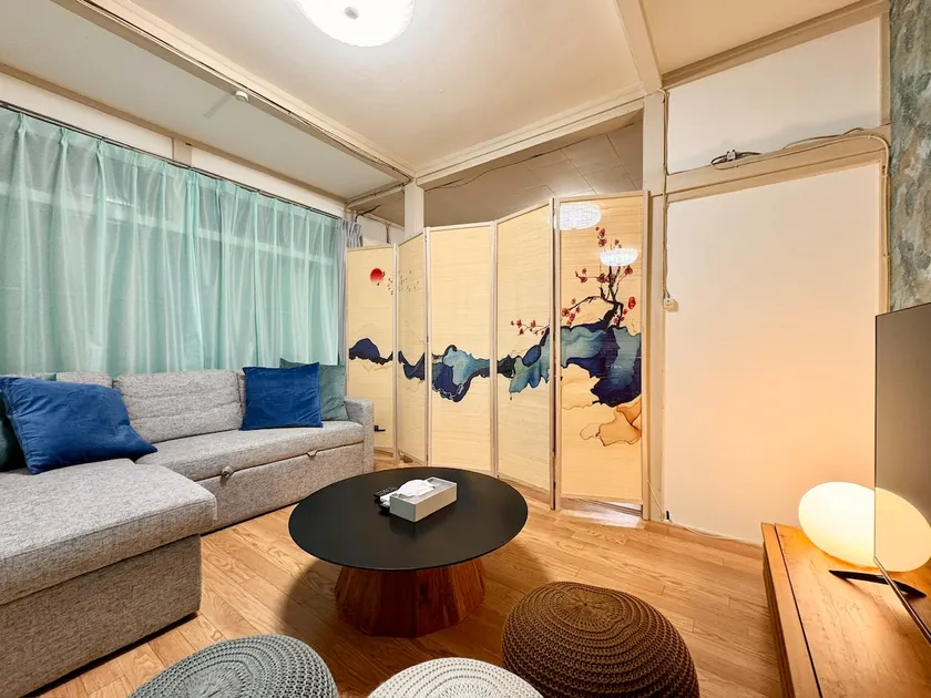Retro Modern, 12 people, 9 minutes walk from Funabori Station, 35 minutes from Akihabara, 90 minutes from Narita, 30 minutes from Disney F - Image 1