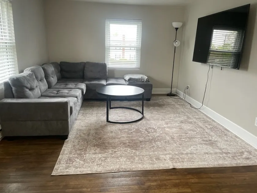 Cozy 3 Bedroom at the “Queen 45” - Image 1