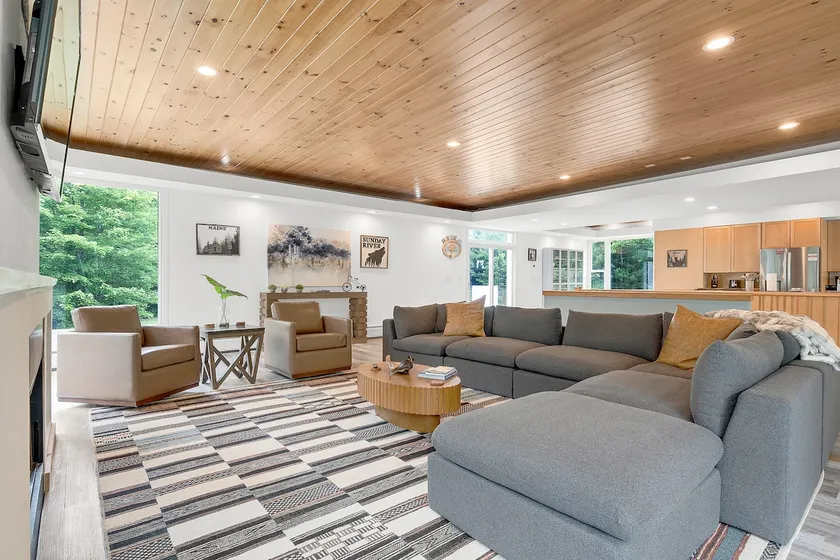 10 mins to slopes|Hot tub|Firepit|Modern|Private - Image 1