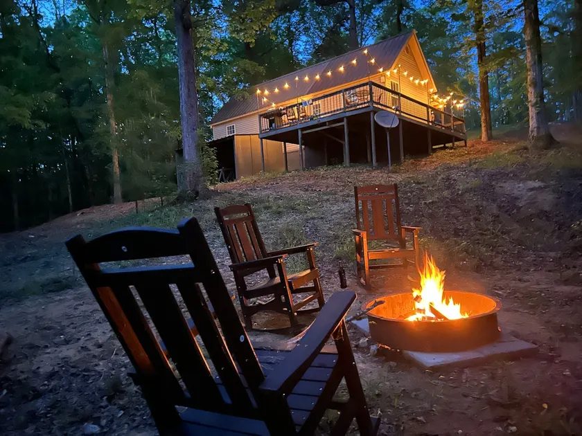 Sweet Retreat Cabin in woods/hot tub/pets allowed - Image 1