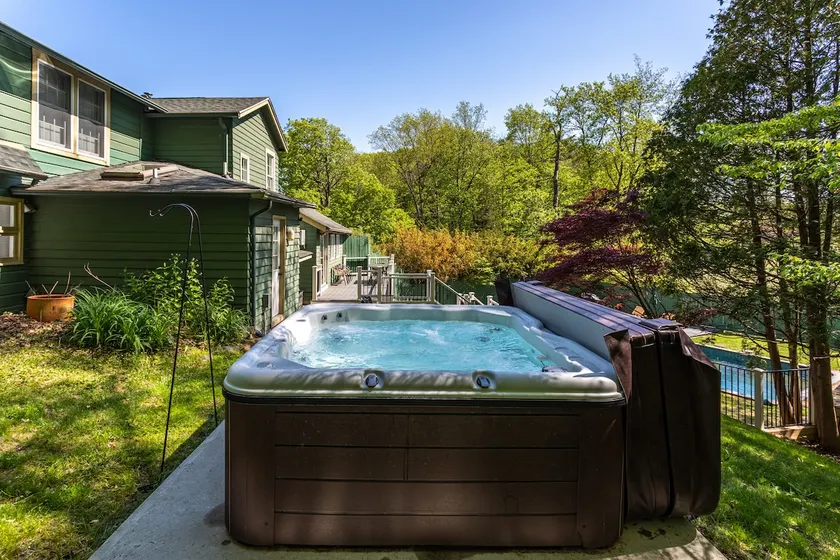 The Ridge House: Hot Tub, Fireplace, WiFi, Deck - Image 1