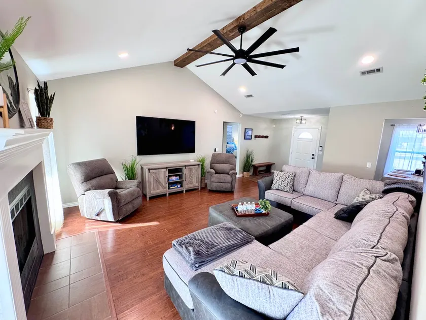 Cozy home w/Detached game room, EV charging & more - Image 1