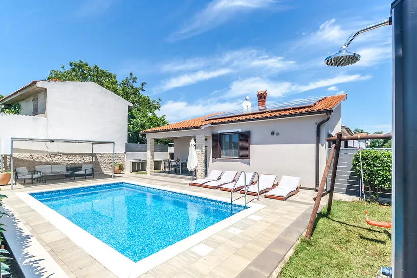House Gortan, 3 BD, heated pool, EV charger, BBQ - Image 1