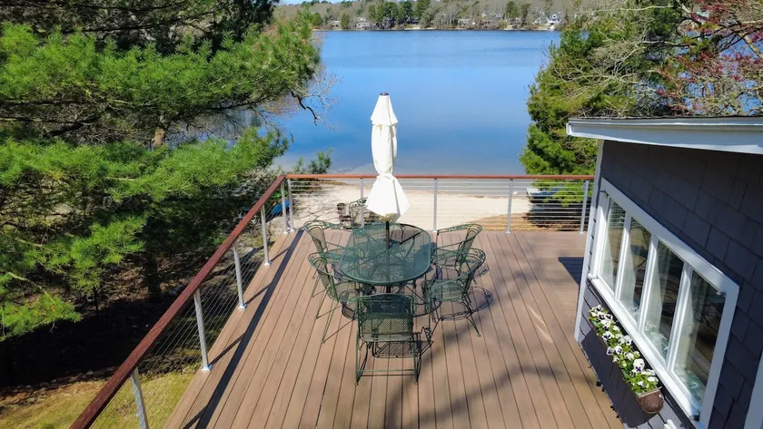 Lake Shore Cottage - Waterfront with Beach Access - Image 1