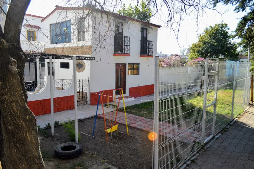 Cozy House with Garden in the Center of Cd Sahagún - Image 1