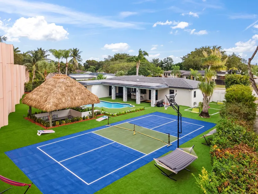 Luxury 6BR Retreat • Golf, Gym & Games • Pool_BBQ - Image 1
