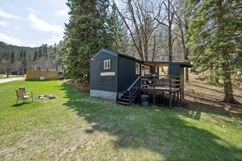 The Golden Nugget Cabin - Image 1