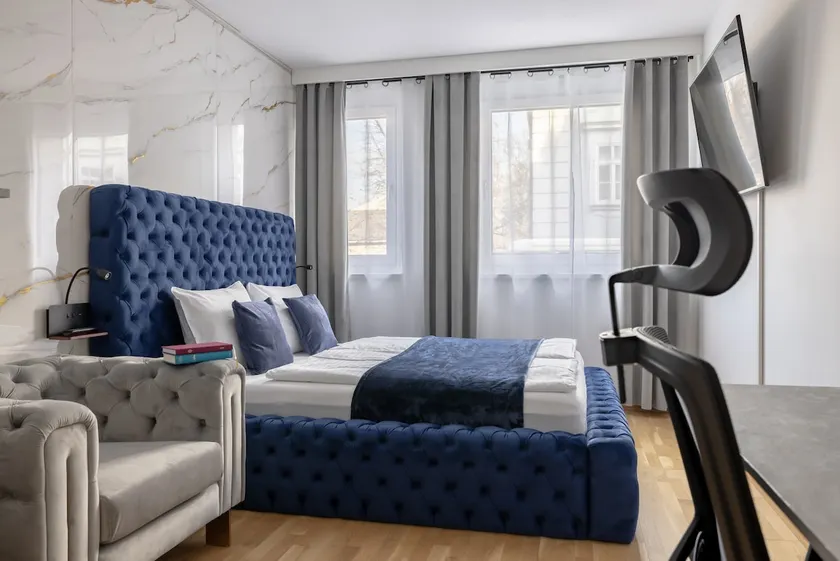 EA - Design Apt. near main square - Image 1