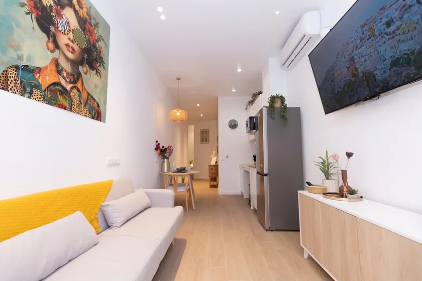 Apartment Casa Novi - Close to Beach, City Center & Metro - Image 1