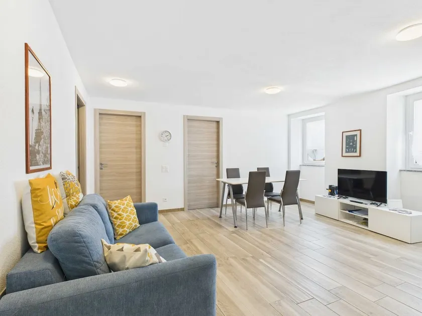 Stylish Flat in Green Malcantone - Image 1