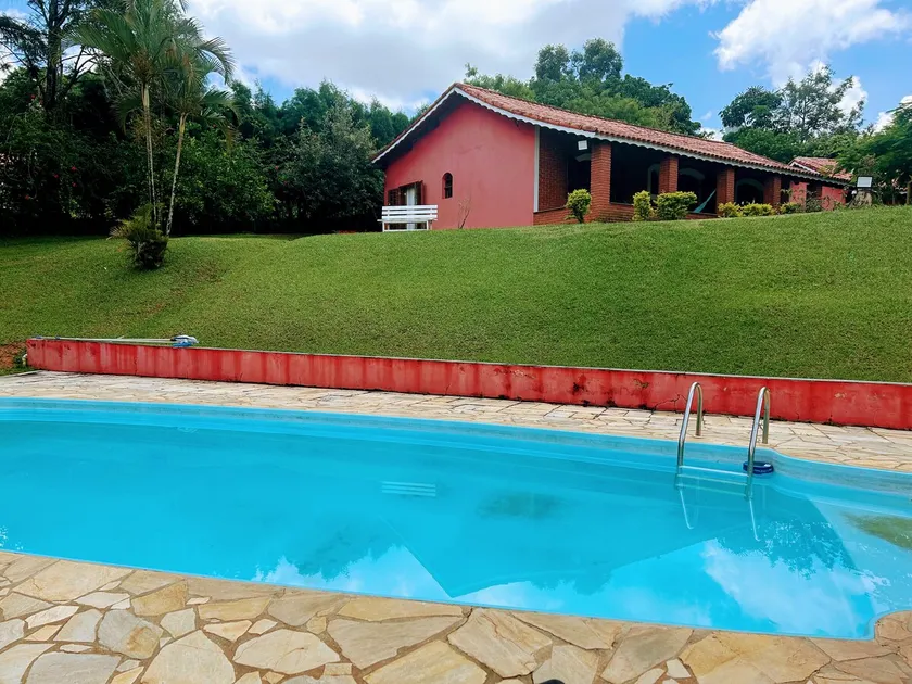 Nature retreat with swimming pool, skateboard and playground - Image 1