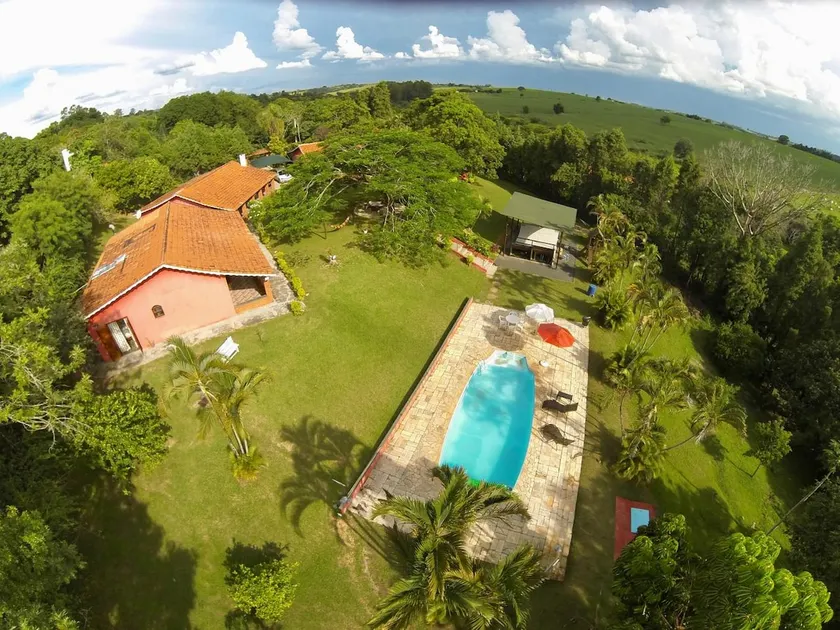 Nature retreat with pool and skateboard - Image 1