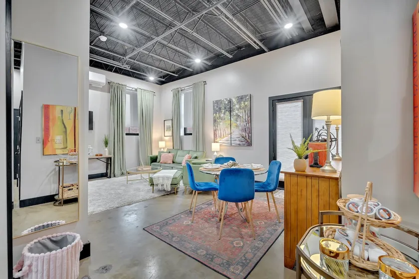 The Juliette Loft: Historic Downtown Charm - Image 1
