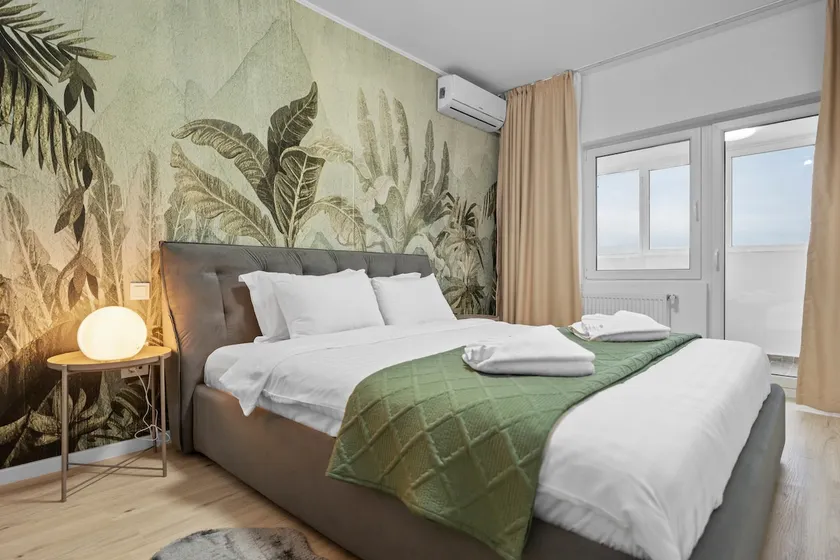 High-end Apartment with Panoramic View, Parking & Pool - Image 1