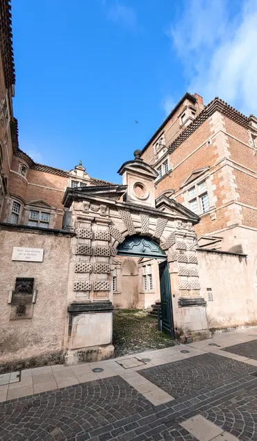 Le Nayrac l Historic building with private parking - Image 1