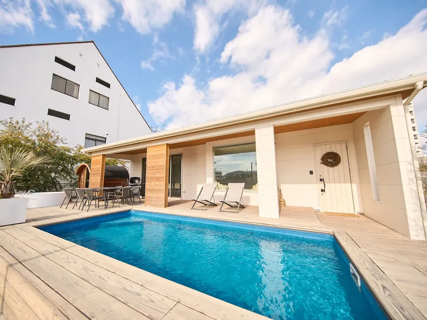 Tennis Court, Private Pool, and Barrel Sauna | Luxury Rental Villa with Outdoor Hot Spring, Accommodates Up to 7 People - Image 1