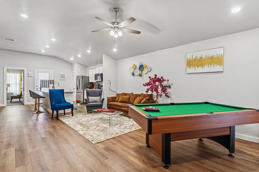 Cozy & Spacious 3BR/2 BA1King2Queens+BYard NearTTU - Image 1