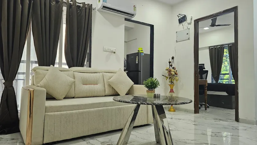 Peaceful 1bhk 4Min Lilavati Smart TV/Wi-Fi/Kitchen - Image 1
