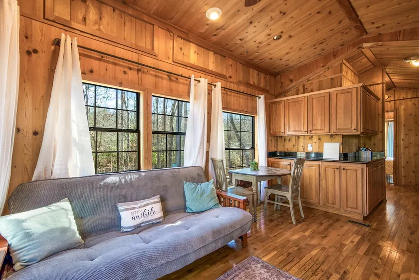 Stay Awhile | Historic Monteagle Hiking - Image 1