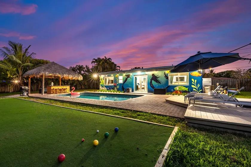Mermaid Escape | Heated Pool | *2.5 miles to Beach - Image 1