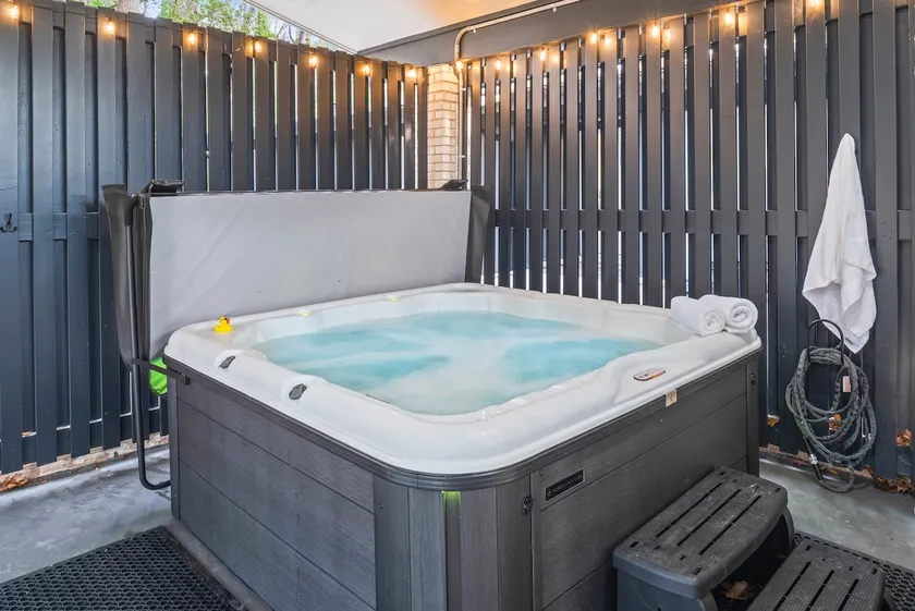 Judith's Great Escape-hot tub & movie room! - Image 1
