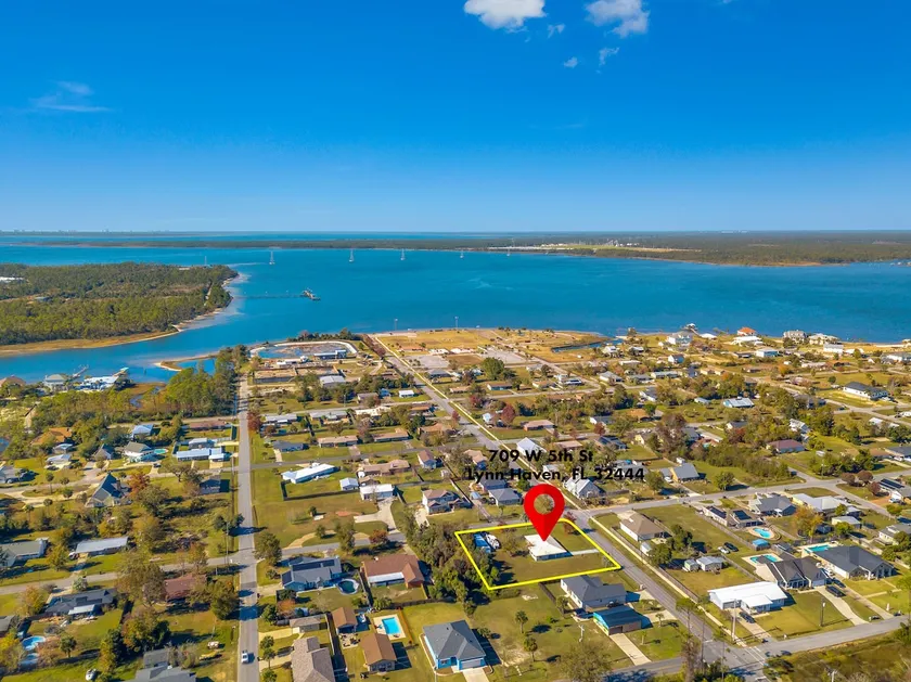 3 Blocks to Bay + Boat Parking + Renovated + 3 Bd - Image 1