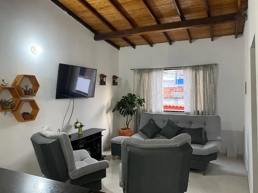 Comfortable and only 3 blocks from the park in Curití - Image 1