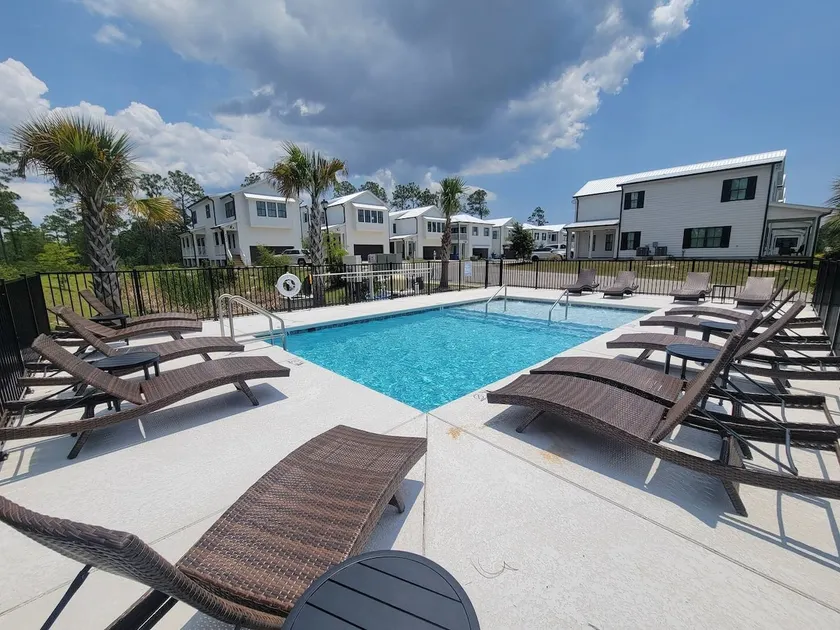 Sleeps 16 - 3 Kings, Pool, Golf Cart & Arcade Room - Image 1