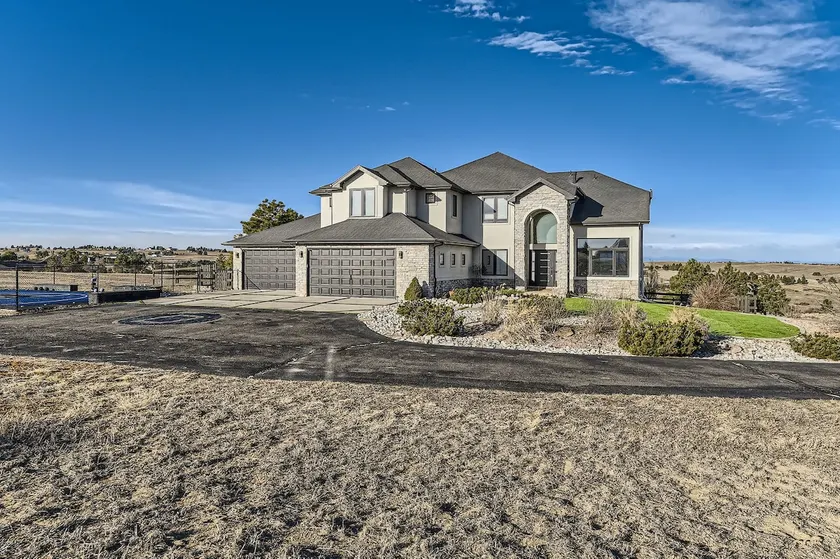 Mansion w/ 6BR, 3FB, 2HB, Bar, BB Ct - Image 1