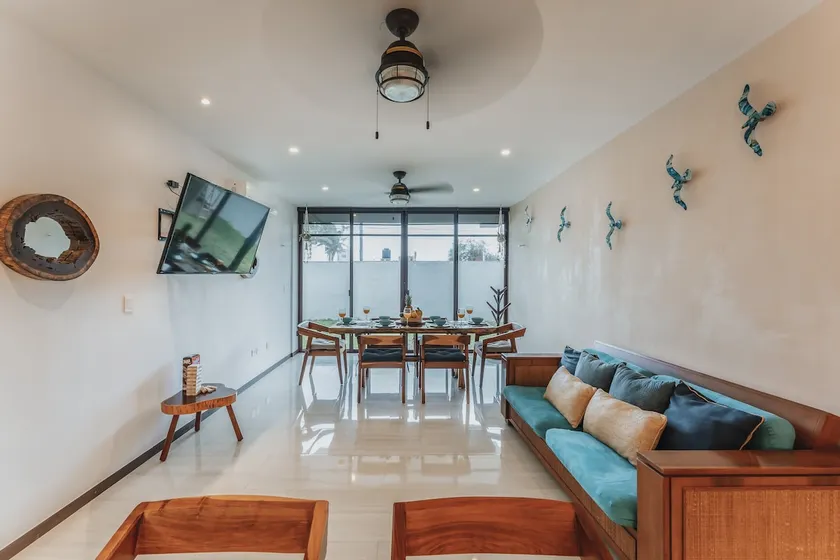 Beach apartment with a pool view - Image 1