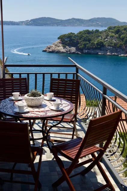 Bright 2 Br Seaside Stuning Seaview Penthouse Apartment With Balcony,  80m2 - Image 1