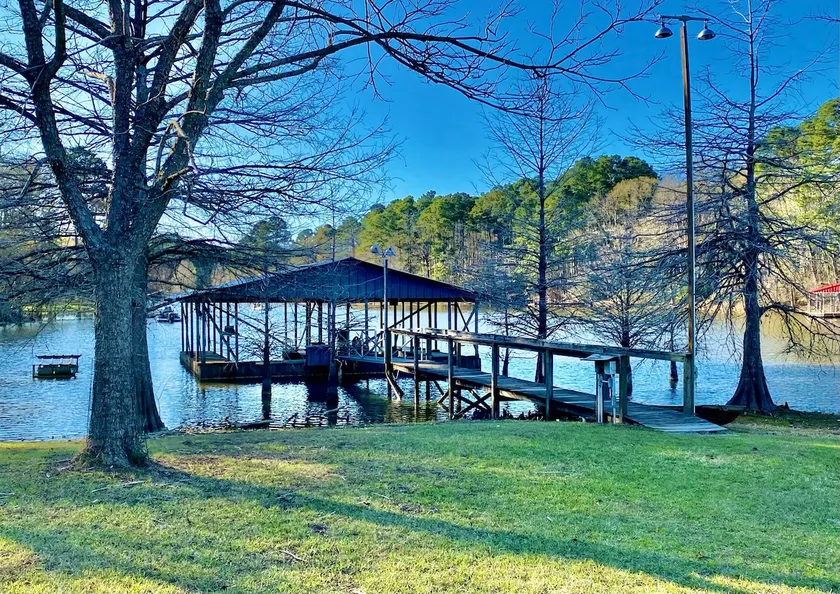 Uncle Harry's Waterfront - Image 1