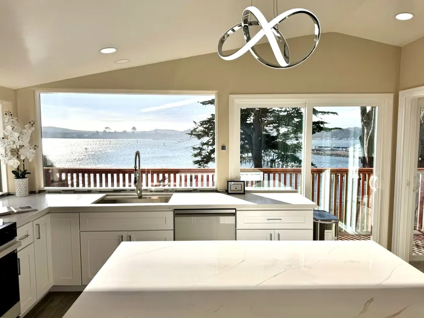 Waterfront Home in Bodega Bay! 3Beds, 2Baths & panoramic ocean views - Image 1