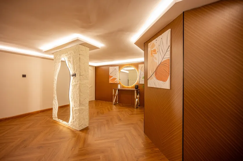 {9} Self Check-in Apartment w/private parking - Image 1