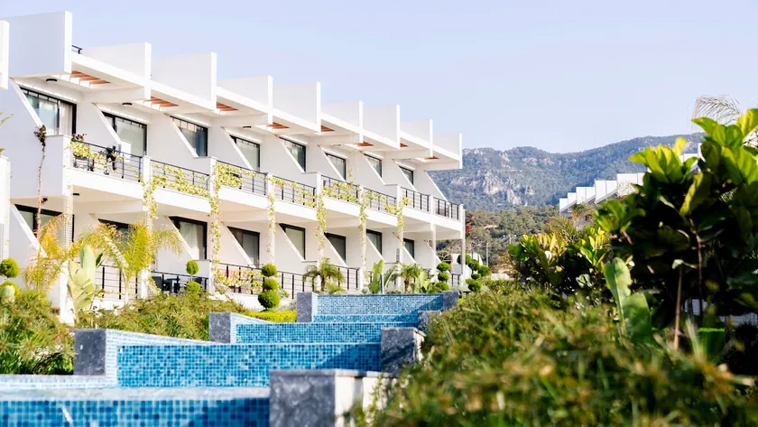 Modern studio: Relaxation with pool & sea view - Image 1